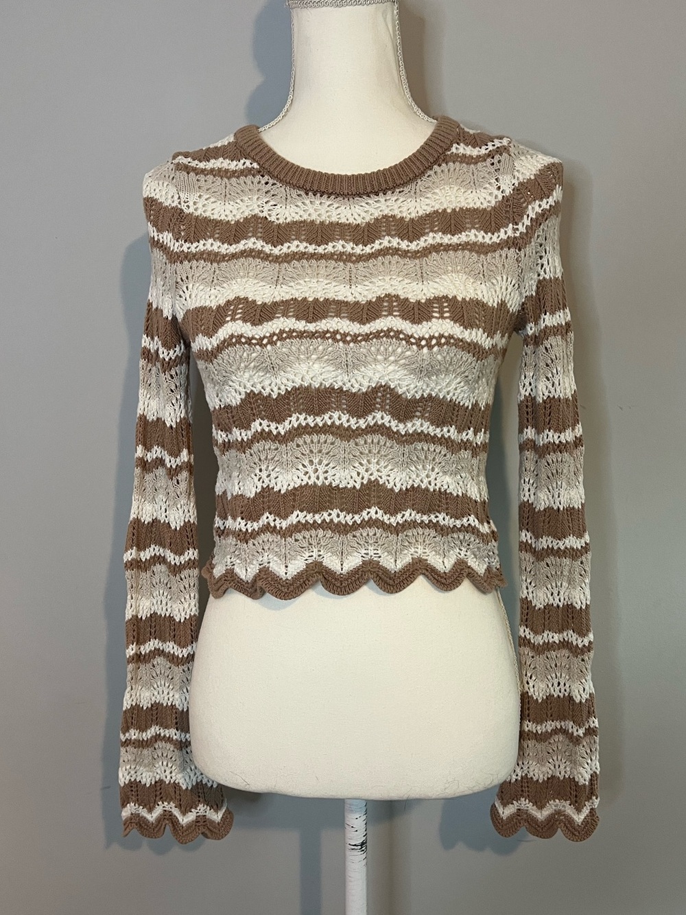 Hippie Rose Cropped Crochet Sweater Womens Size XS
